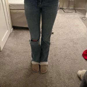 Håliga jeans - Säljer dom här jeansen pågrund av att dom inte kommer till användning längre pris kan diskuteras