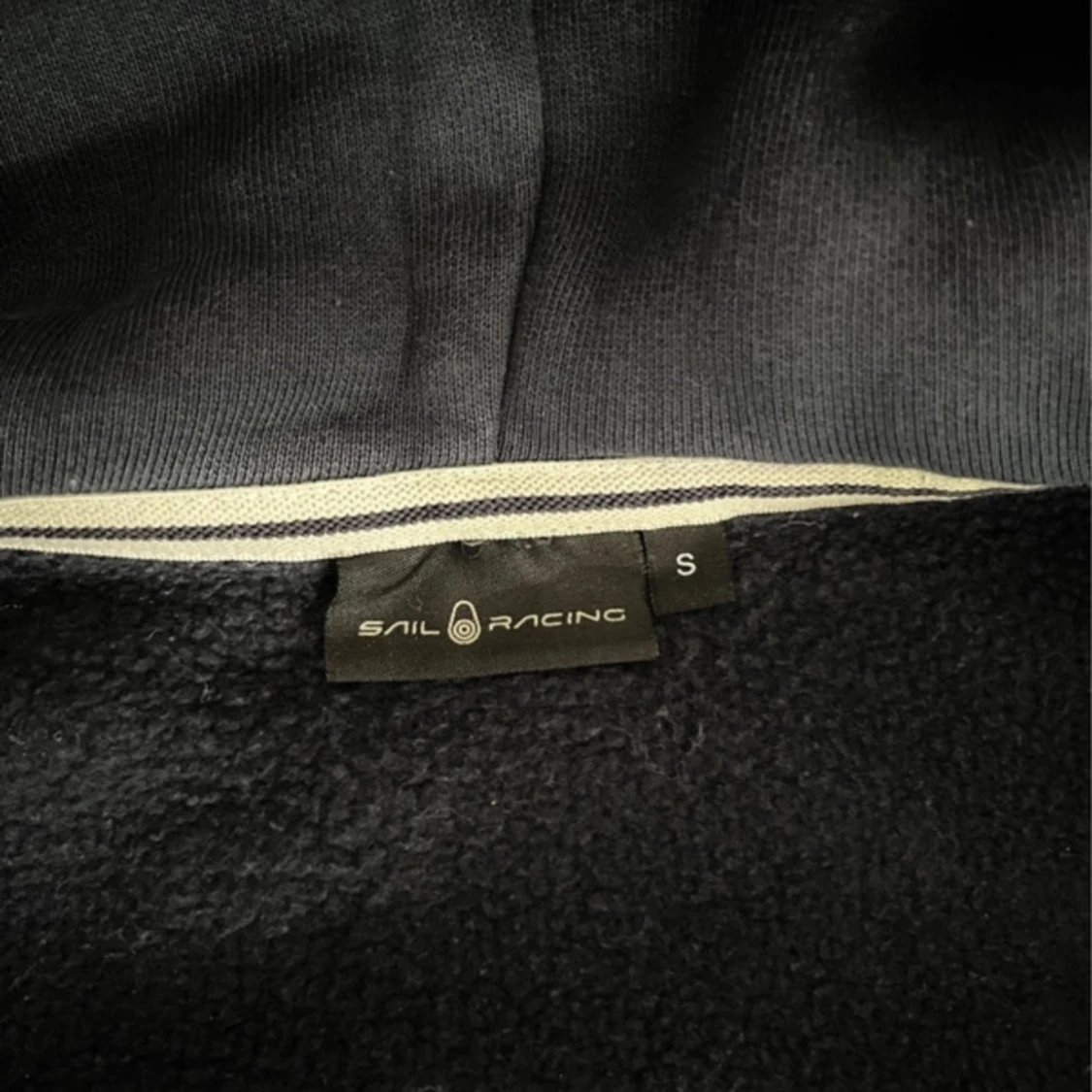 Svart fleecejacka från Sail Racing - 92