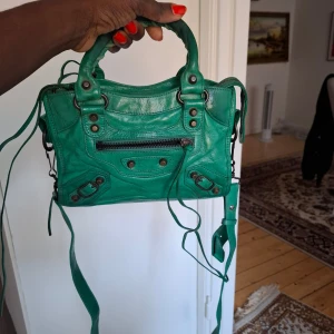 Äkt fin väska,äkta - Passar till allt