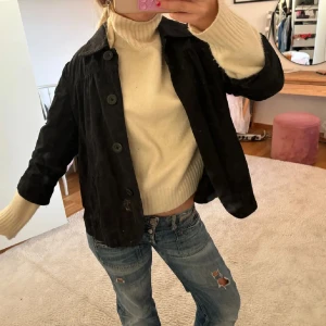 Jacka - Jätte snygg höstkappa med trekvartsärm som jag köpte här på plick men som ej kom till användning tyvärr, de är lånade bilder ( fråga om egna k)