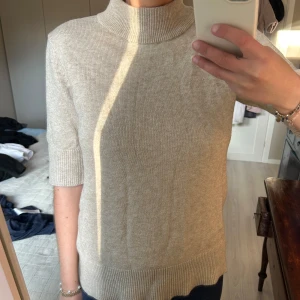 Vila tröja  - Vila tröja storlek Xs aldrig använt 