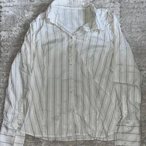 Skjorta - Vet inte vart den är ifrån men va storlek S-M