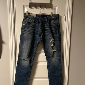 Jeans Abercrombie & Fitch - Perfekt skick, använda endast gång.
