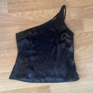 Linne  - Linne från naked. Inga defekter och är helt oanvänt. 