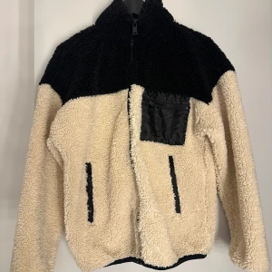 Teddy Jacka - Jacka från Gina Tricot Helt slutsåld  