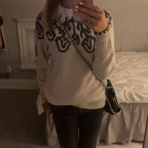 Stickad tröja - Säljer nu min superfina stickade tröja🤩perfekt nu till hösten/vintern🍁