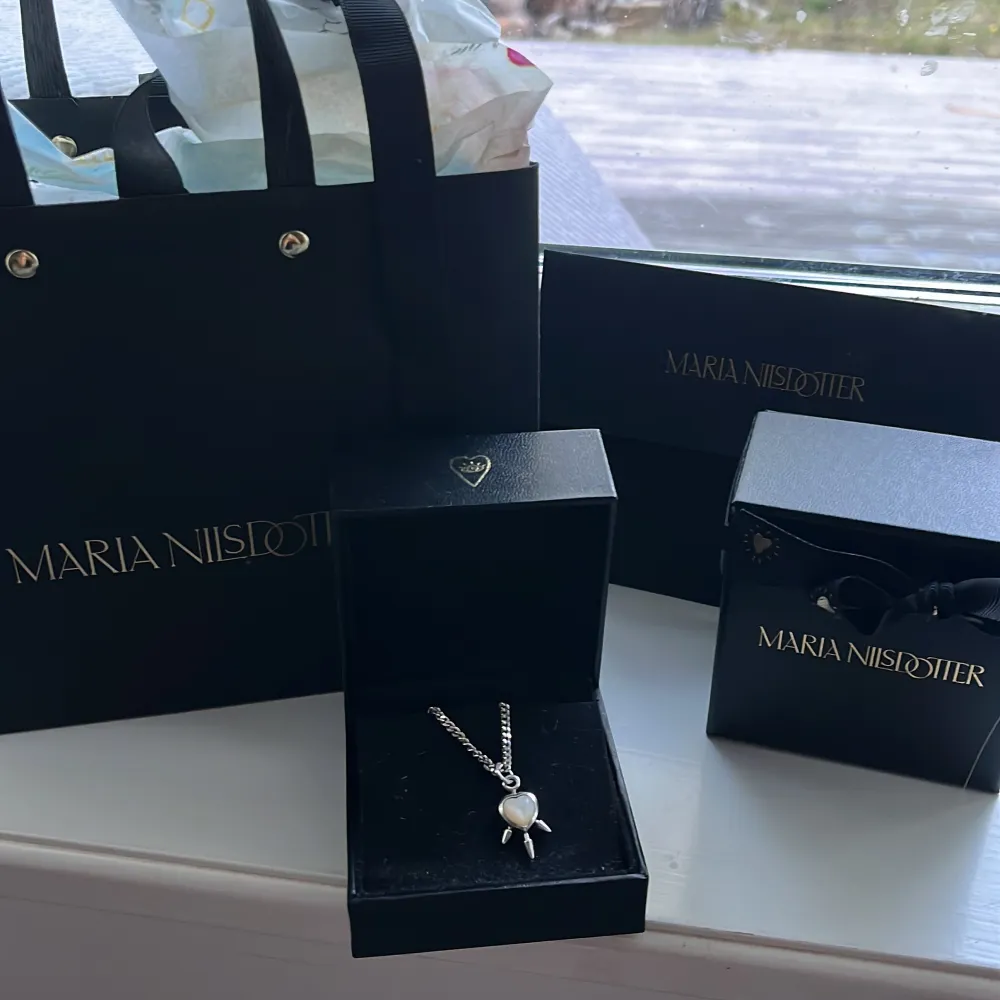 Intresse koll på mitt Maria halspand. Kan även tänka mig byta i både silver och guld . Accessoarer.