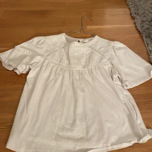Säljer min zara blus - Säljer denna jätte fin zara blus för att den är för liten