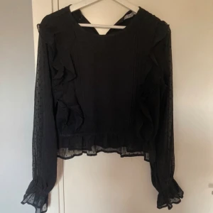 Svart spetsblus - Den är aldrig använd 