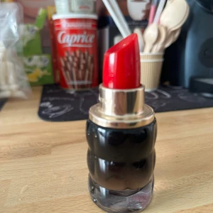 Cacharel parfym  - Hej säljer parfym 50 procent är kvar man kan ser på bilden 