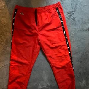 Lacoste track pants - Som nya endast använda 1 gång för en bild köpta 2019 storlek L