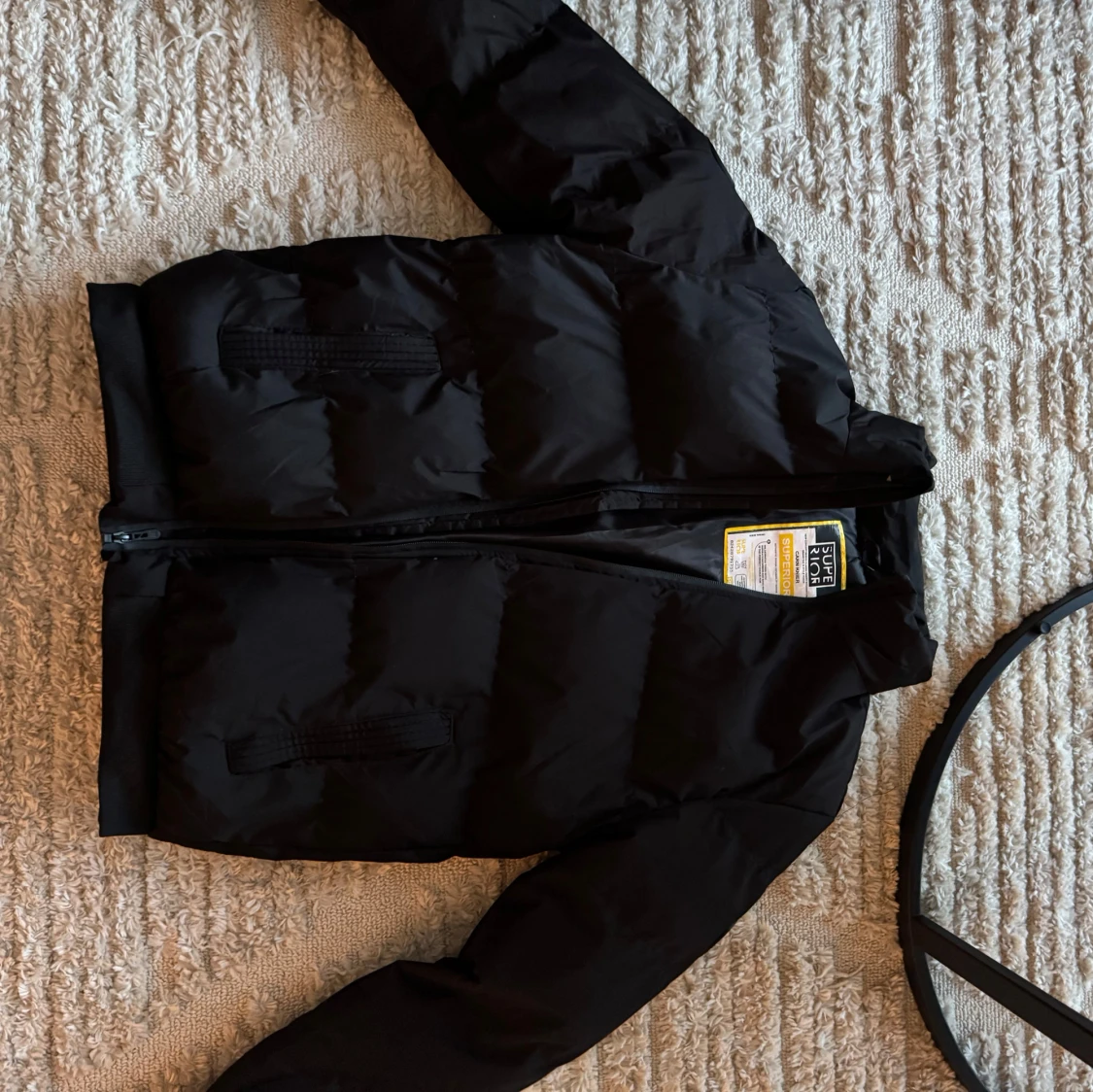 Svart pufferjacka från Superior