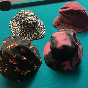 Buckets har  - 4 för 60 eller 20kr styck säljer pågrund av att de inte är min stil 