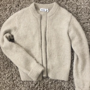 Stickad zip up - Slutsåld ttöja från weekday