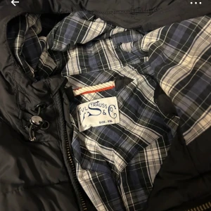 Vinterjacka herr - Levis vinterjacka i storlek XXL. Rätt tjock jacka i bra använt skick.
