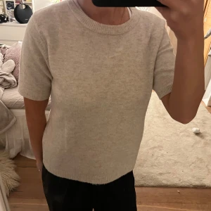 Trekvarts tröja - Jättefin tröja köpt på Nelly! Säljer få den inte kommer till användning, köptes nyligen. Strl S 💋