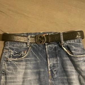 Gucci bälte - Säljer denna Gucci bälta äkta Gucci box och påse medföljer. Går att pruta så länge snabbaffär 