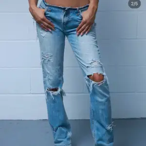 Skit snygga jeans från @jeaniuslabwmns på insta! Storleken är W32/L34. Motsvarar m. Säljer då dem är lite för stora för mig. 😫 Nypris 2270kr Kan tänka mig gå ner i pris för en snabb affär