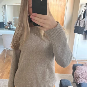 Beige stickad tröja - Beige stickad tröja i bra skick! 