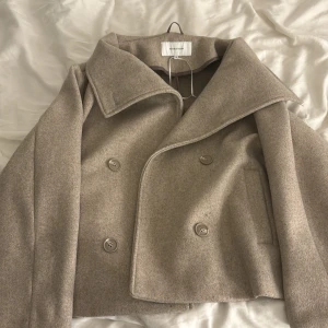 Beige kappa - Säljer en superfin beige kappa i ull.