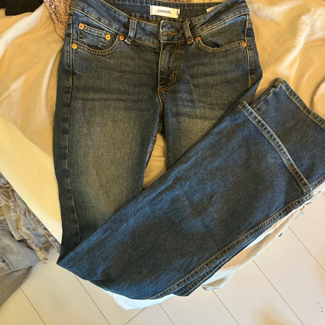 blå bootcut jeans - 91