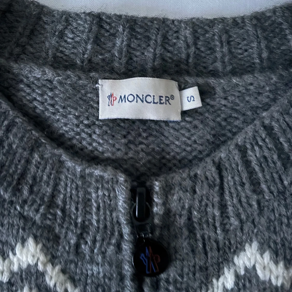 Grå stickad kofta från Moncler - 90