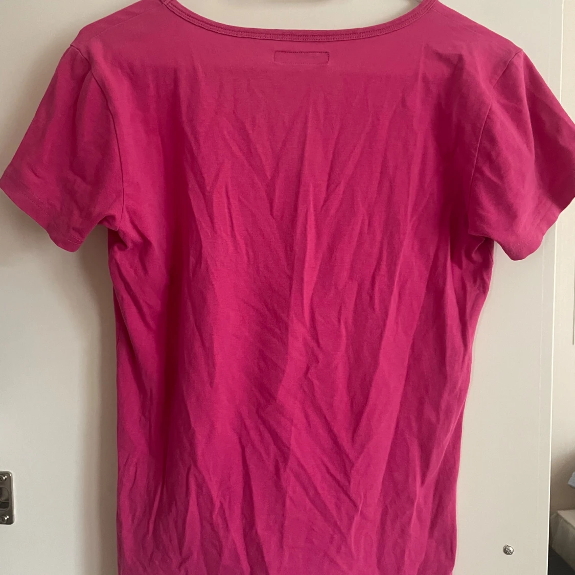 Rosa/cerise färgad t-shirt från Emporio Armani - 90