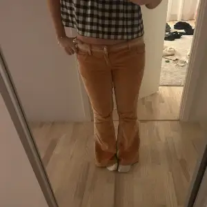 Så snygga och unika manchesterjeans!!🧡w27 L32