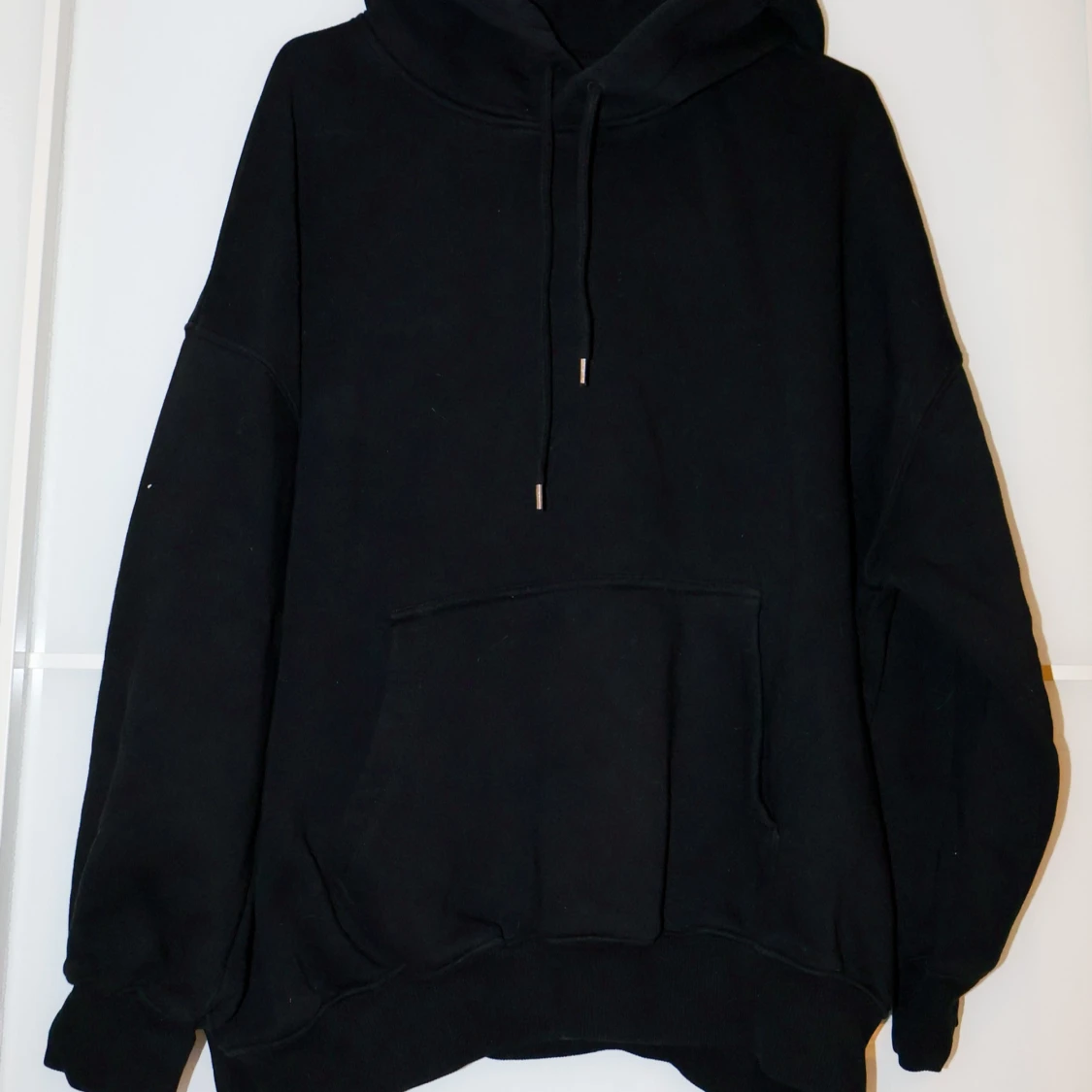 Svart hoodie från The Cava Company - 91