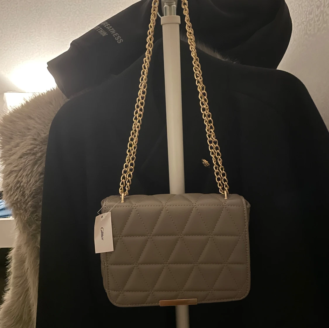 Grön väska NY MED PRISLAPP