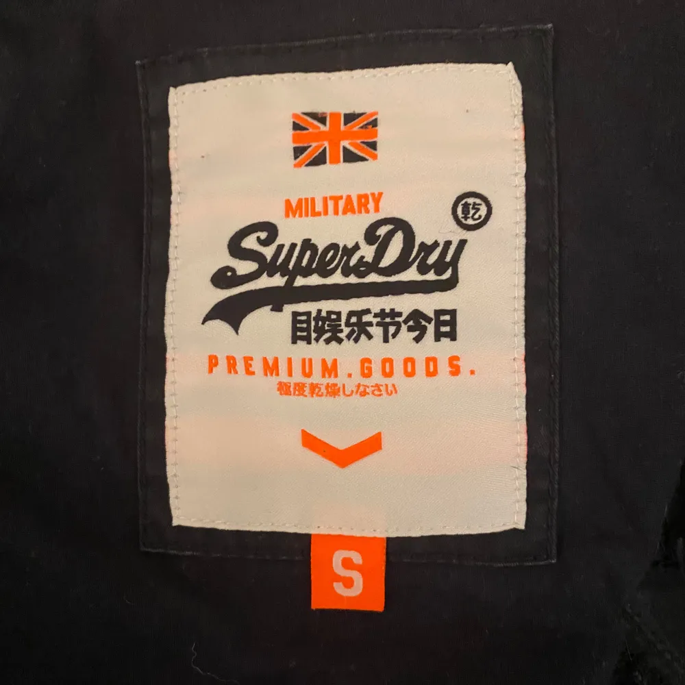 Superdry Fieldjacka | Skick 9/10 | Vårat pris endast 499kr | Storlek S | Svarar gärna på era frågor och funderingar!. Jackor.