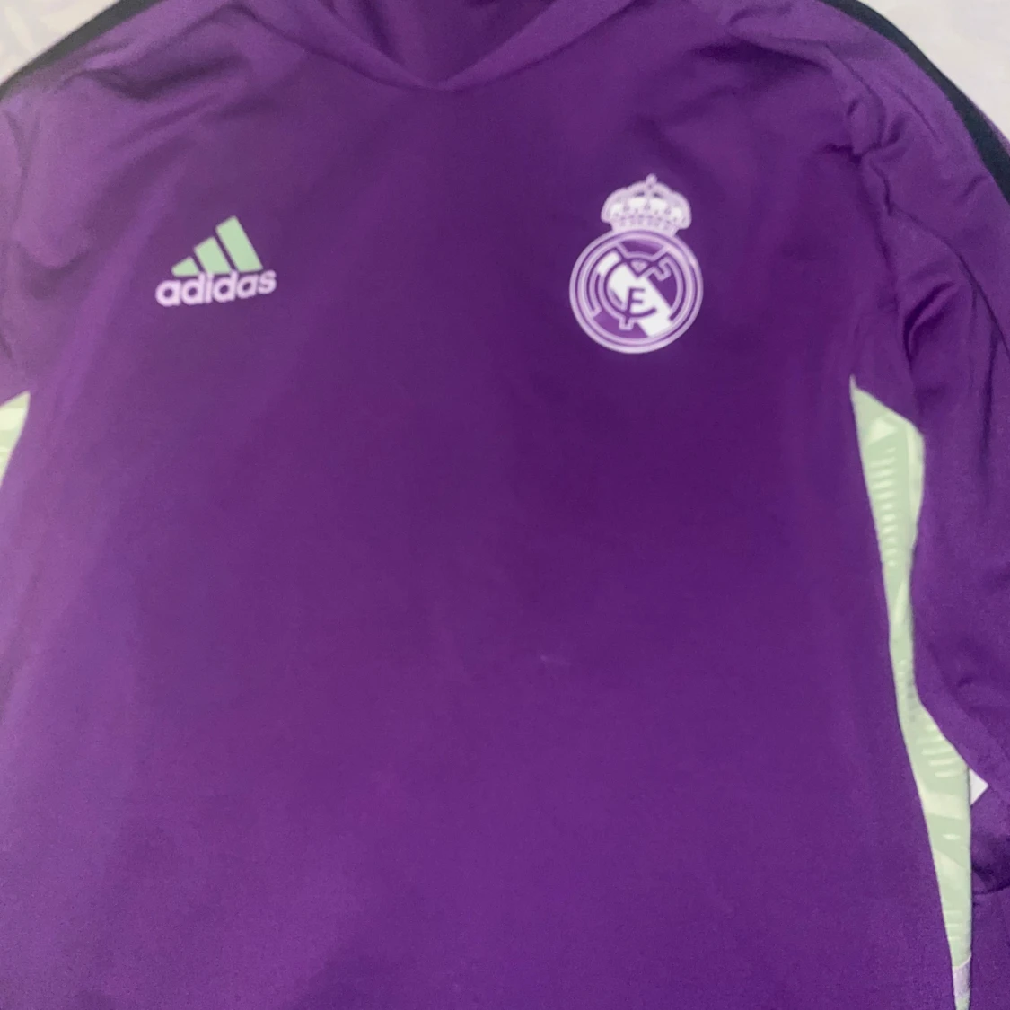 Lila hoodie från Adidas med Real Madrid-logga - 90
