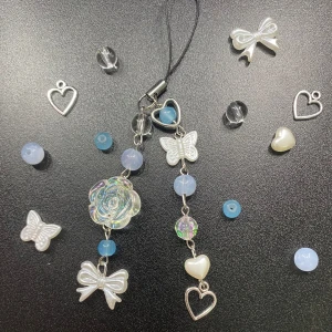 Blå nyckelring ❄️ - Handgjord blå nyckelring för endast 50kr! Swish betalningar går också bra! Kontakta innan du köper💞