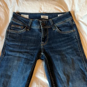 Blå jeans från Pepe Jeans - Säljer ett par snygga blå jeans från Pepe Jeans💗dem är i superbra skick har bara använt 3 gånger!!