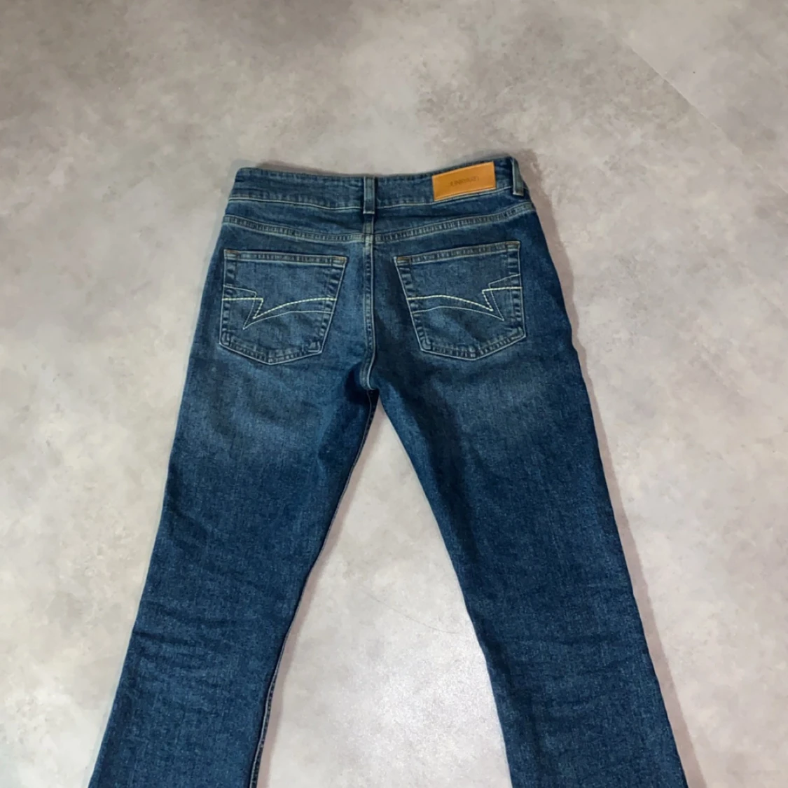 Blå jeans från Junkyard - 92