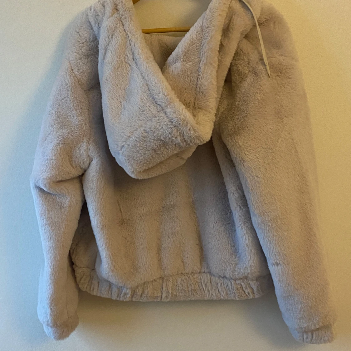 Beige teddyjacka från Pull & Bear - 90