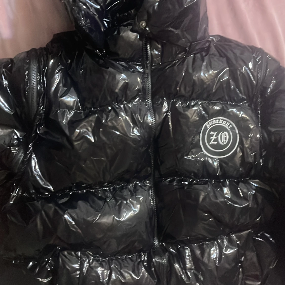 Svart glansig pufferjacka - 93