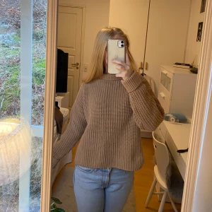 Stickad tröja - Stickad tröja ifrån selected femme i storlek XS, i gott skick. Pris är diskuterbart. 