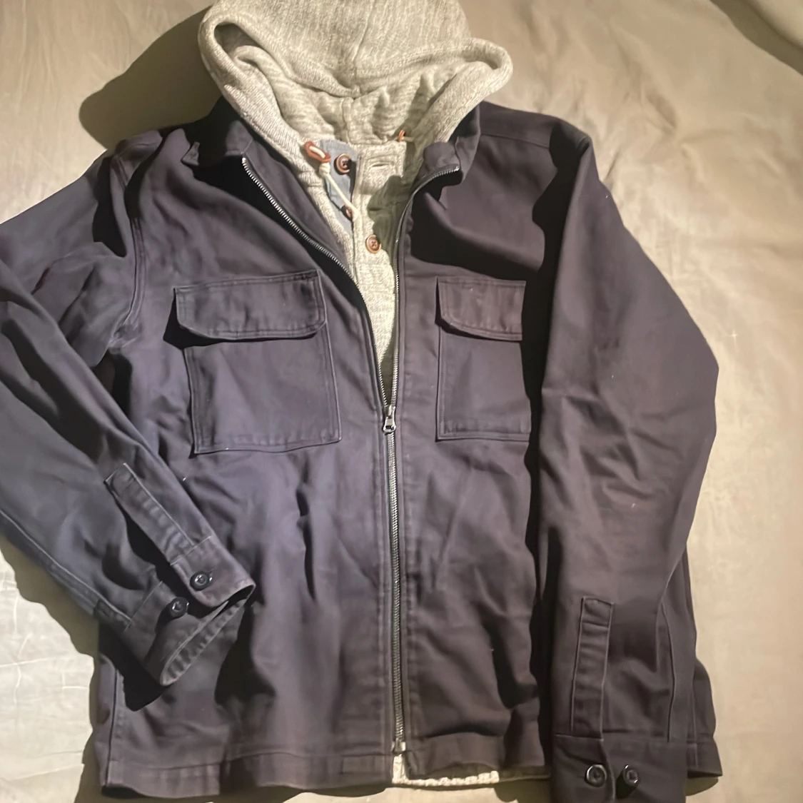 Mörkblå overshirt från H&M