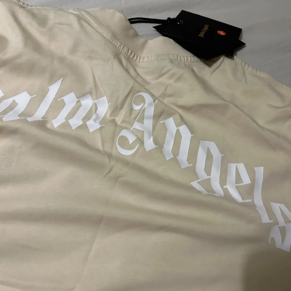 säljer denna helt nya Palm Angels Tshirt storlek S . Skriv vid frågor och funderingar. ;) 😎. T-paidat.