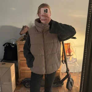 Väst - I mycket bra skick!🤎🍂från gammal kollektion så finns ej kvar