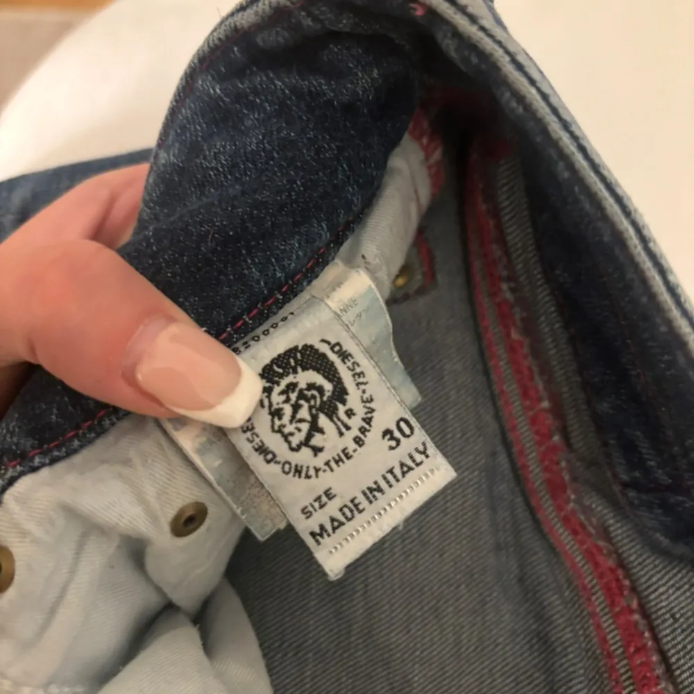 Jätte bra skick, uppsydda längst ner men lätt att spräta upp ifall man vill de💞. Jeans & Byxor.