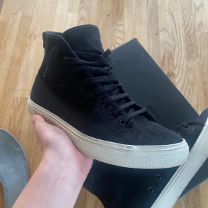 Saint Laurent ysl - Storlek 43, nypris 6900 med box och allt og