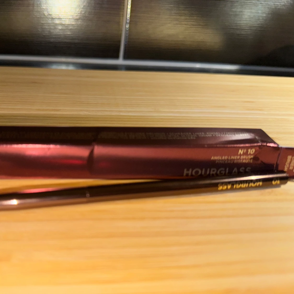 Hourglass vinklad sminkborste - 90