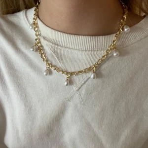 Guld halsband  - Guld halsband med pärlor har gjort det själv!