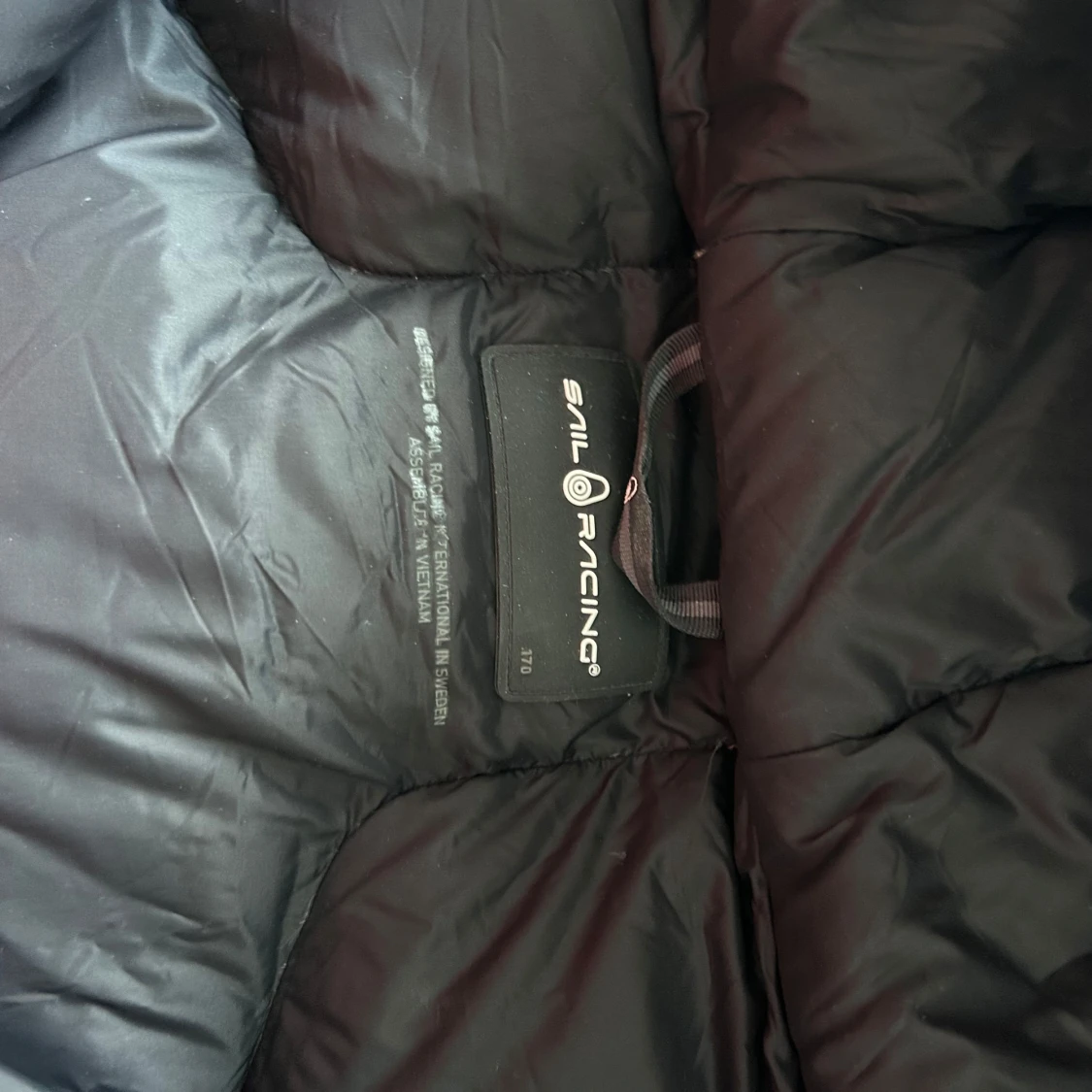 Svart dunjacka från Sail Racing - 91