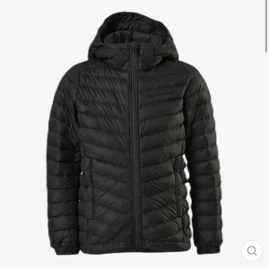 Jacka Peak Performance - Superfin svart tunn dunjacka från Peak Performance. Bra skick. Storlek 160, passar XXS-XS 💕💕