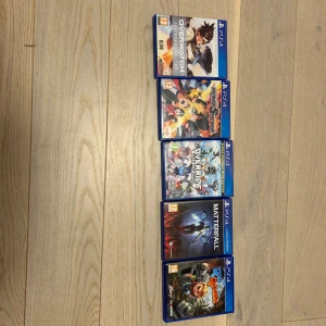 Samling av PS4-spel - Säljer en samling av fem PS4-spel: Overwatch, Dragon Ball FighterZ, LEGO Marvel Super Heroes 2, Matterfall och Wolfenstein II: The New Colossus. Perfekt för spelentusiaster som gillar action och äventyr. Alla spel är i sina originalförpackningar. 100kr st