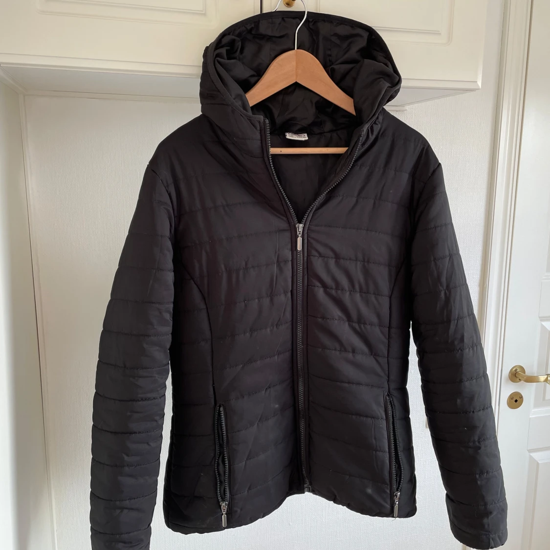 Svart quiltad jacka från Elite Joy