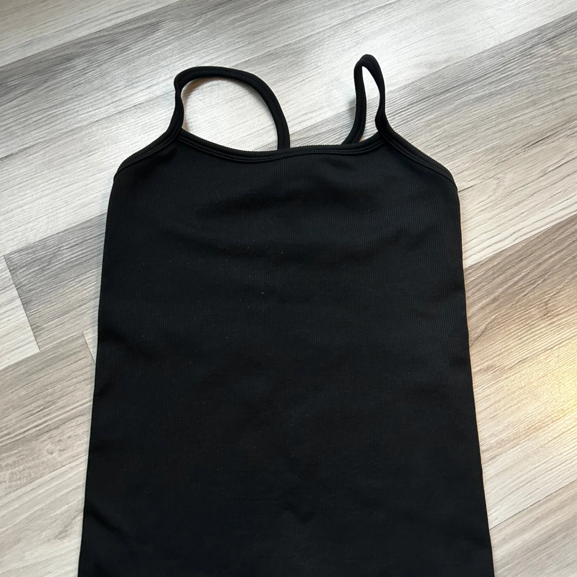 Svart ribbad linnetopp från Stronger